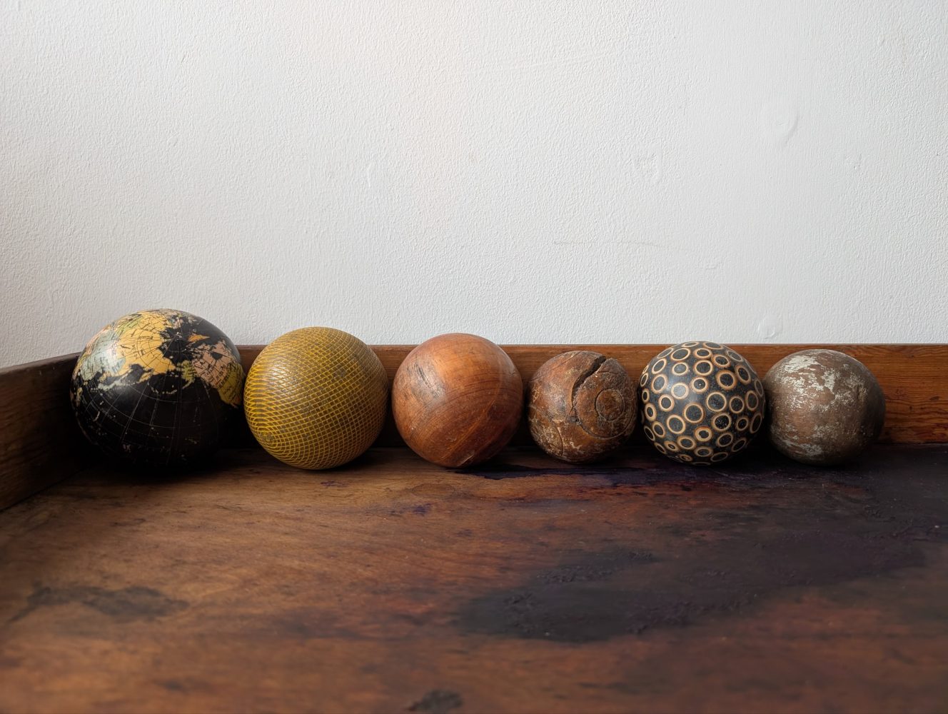Collection of vintage balls for decoration - Image 2