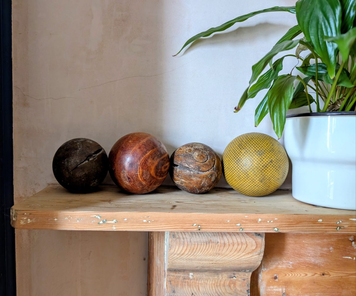 Collection of vintage balls for decoration - Image 7