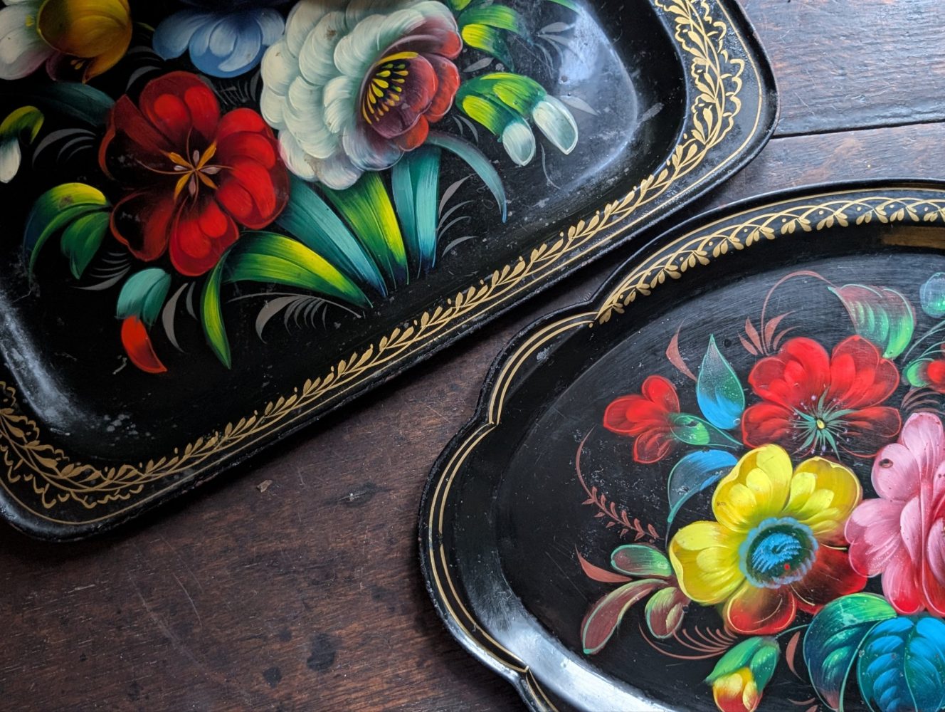 Pair of floral toleware floral handpainted trays - Image 6