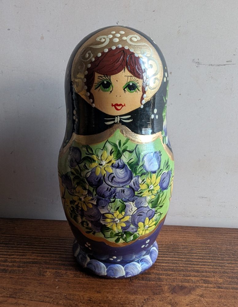 Set of vintage Russian dolls, 5 wooden nesting Matryoshka dolls in mint condition - Image 3