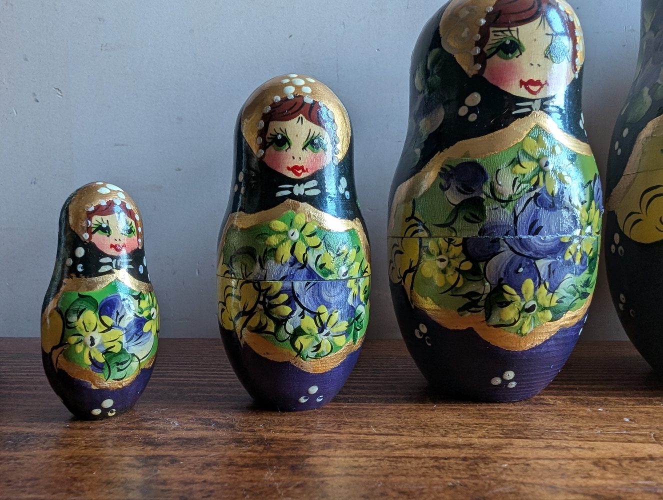 Set of vintage Russian dolls, 5 wooden nesting Matryoshka dolls in mint condition - Image 7