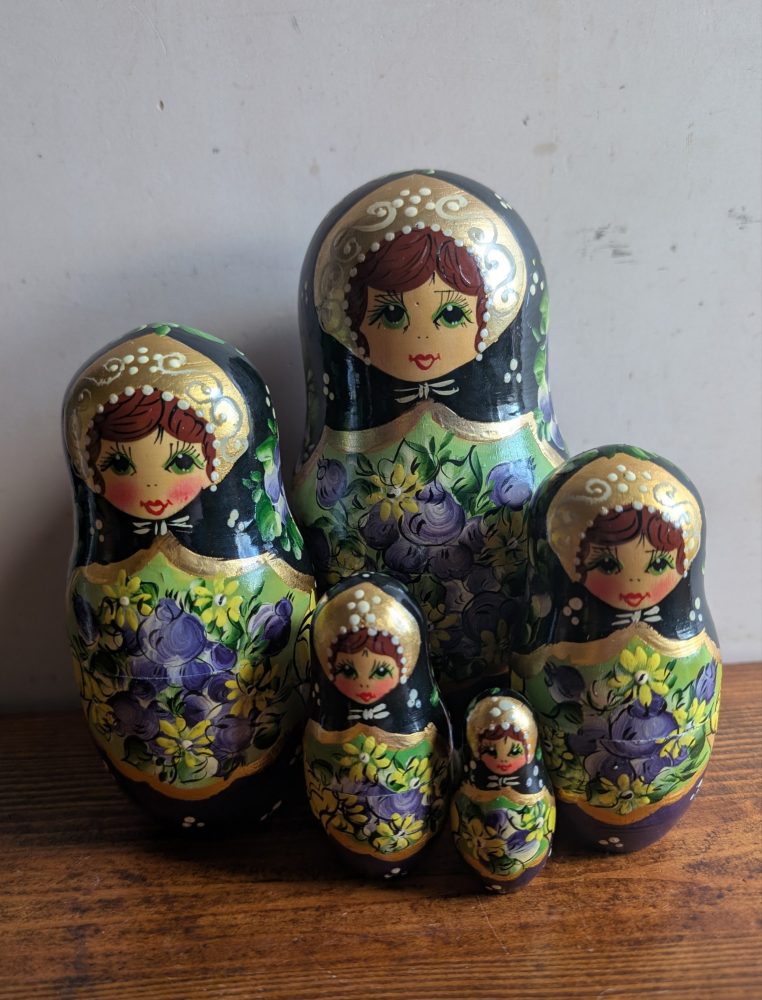 Set of vintage Russian dolls, 5 wooden nesting Matryoshka dolls in mint condition