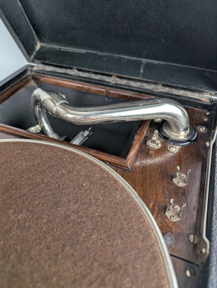 1920s HMV Gramophone model C101J, serviced, with a selection of gramophone records and 100 needles - Image 6