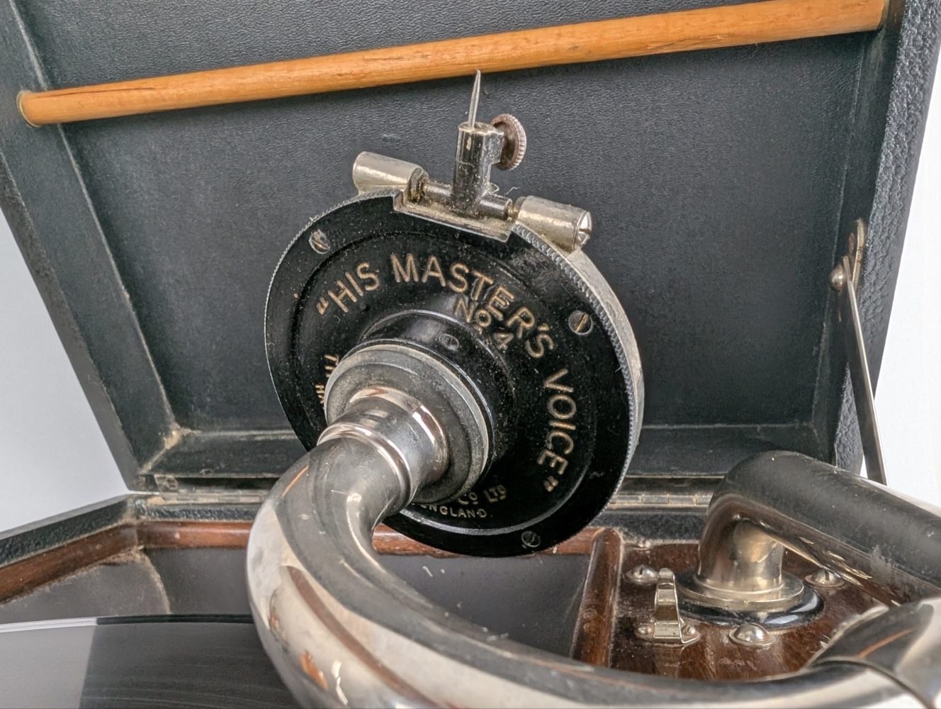 1920s HMV Gramophone model C101J, serviced, with a selection of gramophone records and 100 needles - Image 10