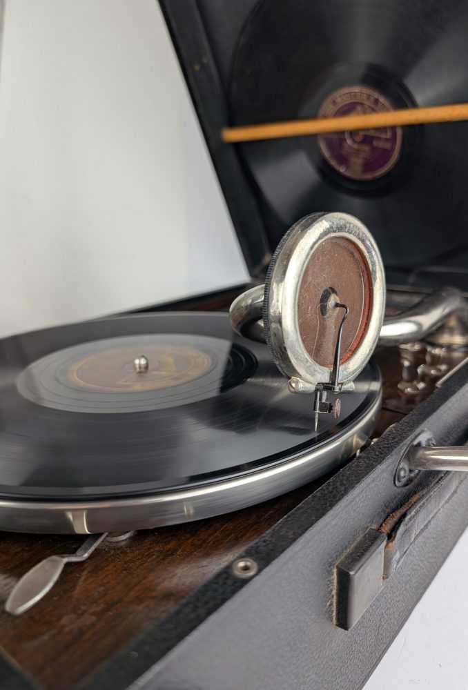 1920s HMV Gramophone model C101J, serviced, with a selection of gramophone records and 100 needles - Image 2