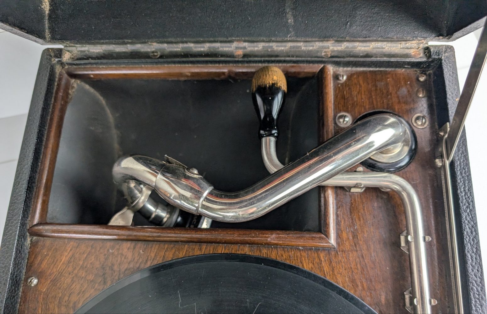 1920s HMV Gramophone model C101J, serviced, with a selection of gramophone records and 100 needles - Image 15