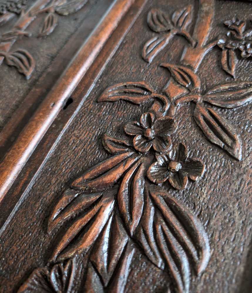 Early 1900s heavily carved wall cabinet - Image 4