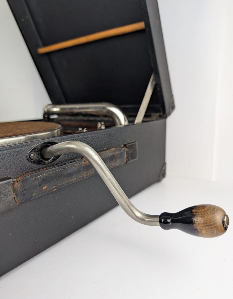 1920s HMV Gramophone model C101J, serviced, with a selection of gramophone records and 100 needles - Image 14