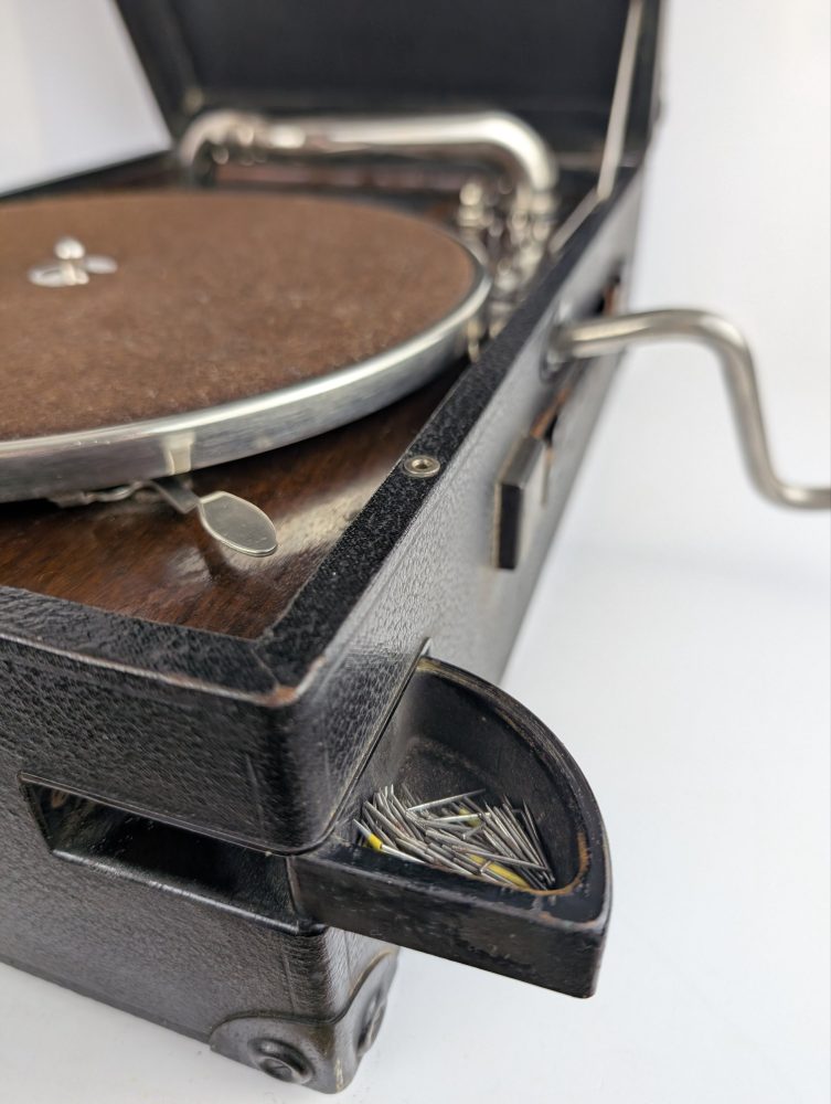 1920s HMV Gramophone model C101J, serviced, with a selection of gramophone records and 100 needles - Image 5