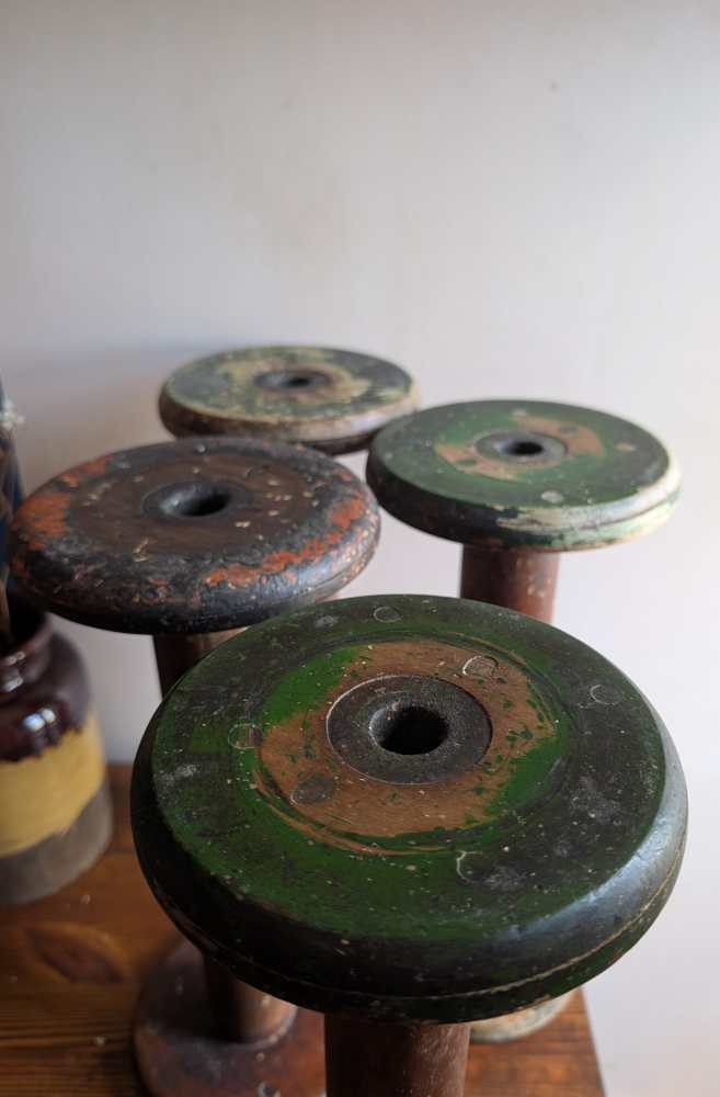 Large early 1900s wooden mill bobbins - Image 6
