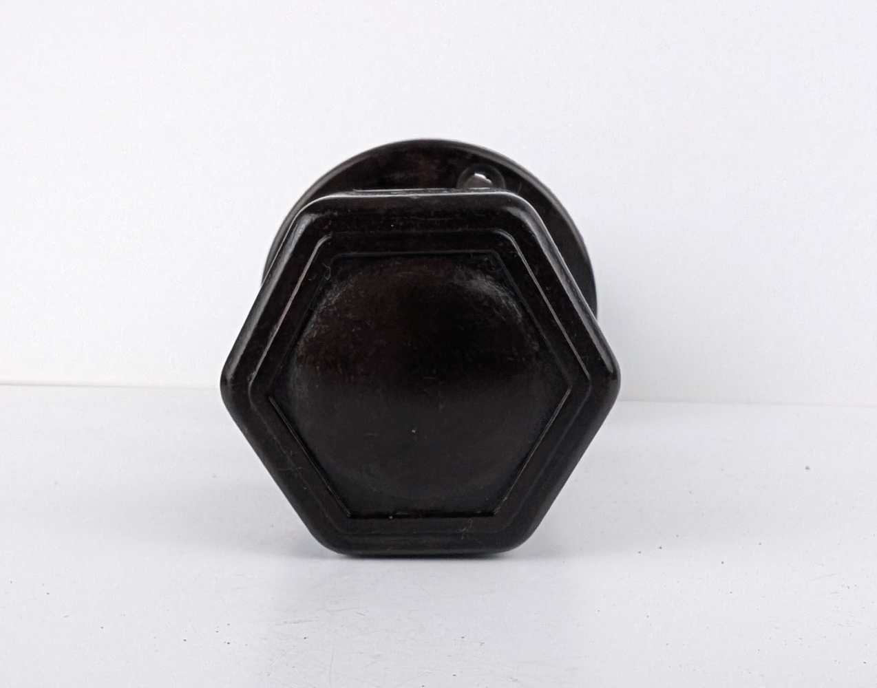 Pair of bakelite hexagonal door knobs with rod and backplates - Image 3