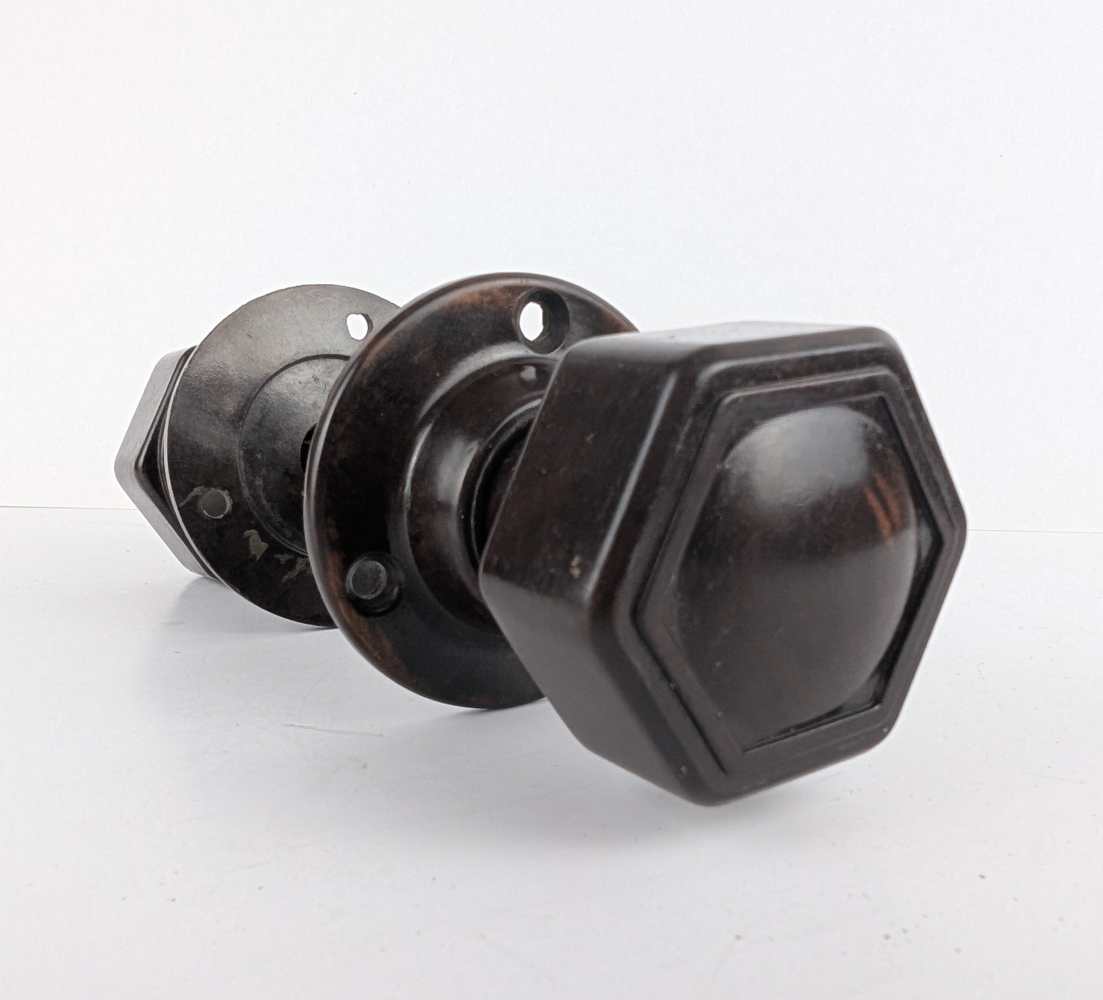Pair of bakelite hexagonal door knobs with rod and backplates - Image 5