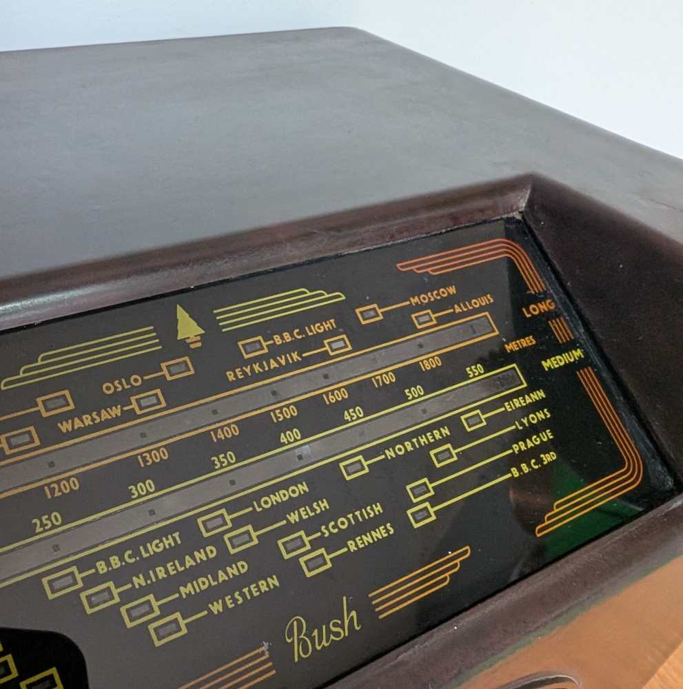 1950s British Bush DAC 90A Bakelite radio - Image 5
