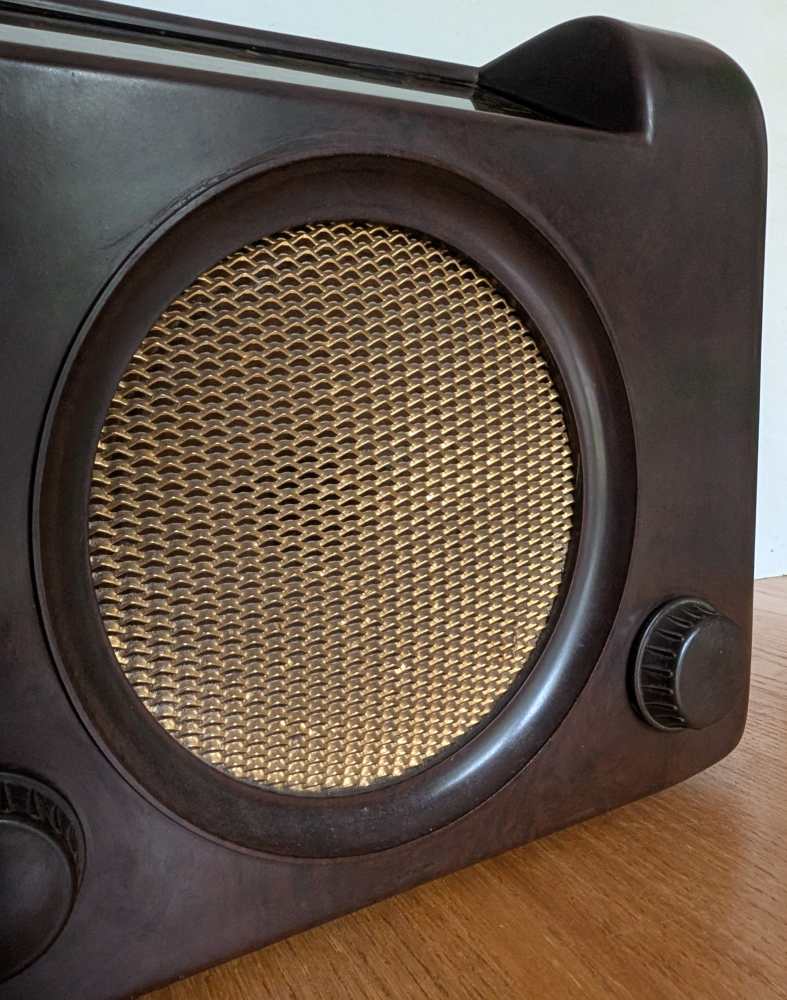 1950s British Bush DAC 90A Bakelite radio - Image 6
