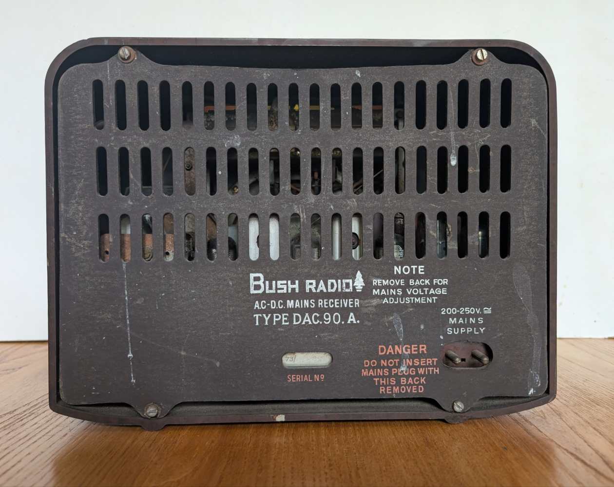 1950s British Bush DAC 90A Bakelite radio - Image 11