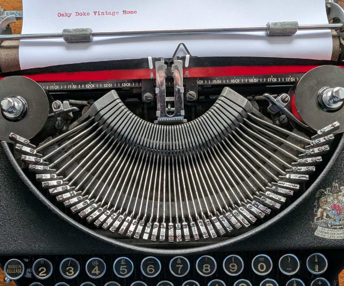 Imperial 'The Good Companion' Typewriter, made in England in the 1940s, fully functional, with new ribbon and original hard case - Image 11