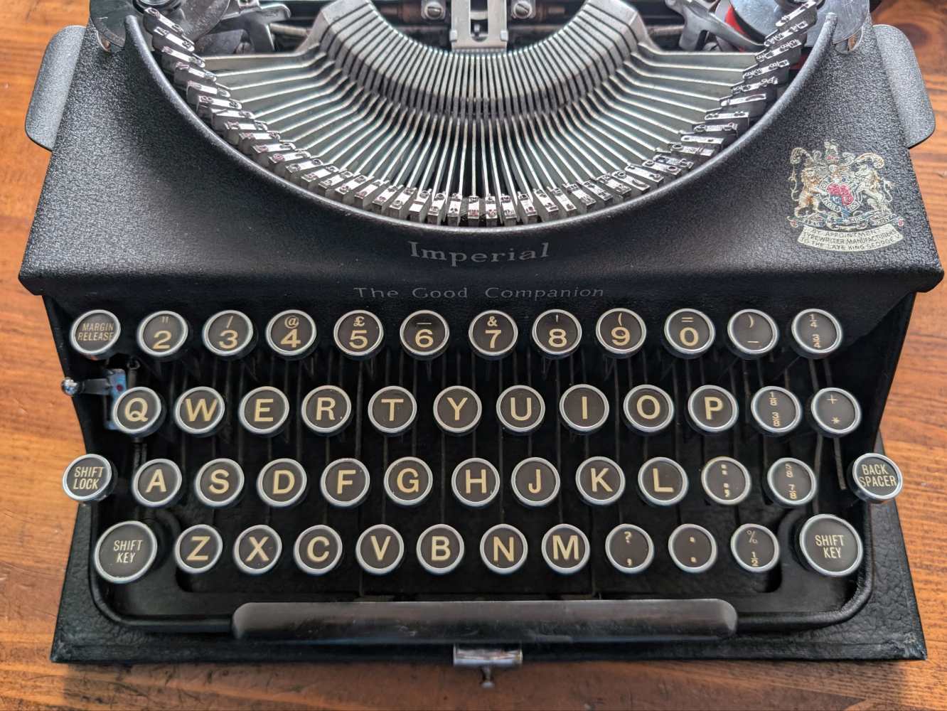 Imperial 'The Good Companion' Typewriter, made in England in the 1940s, fully functional, with new ribbon and original hard case - Image 4