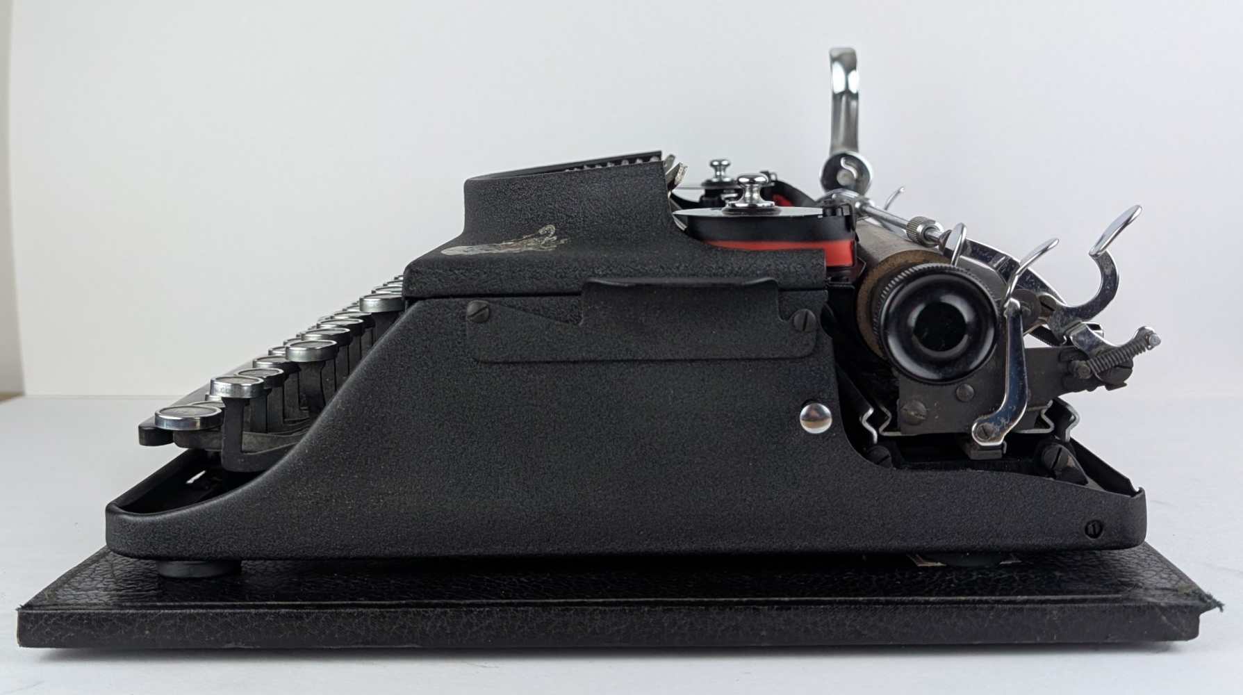 Imperial 'The Good Companion' Typewriter, made in England in the 1940s, fully functional, with new ribbon and original hard case - Image 7