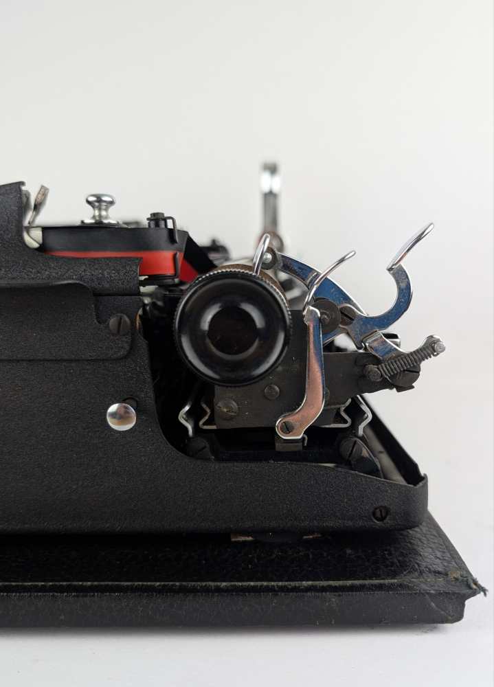 Imperial 'The Good Companion' Typewriter, made in England in the 1940s, fully functional, with new ribbon and original hard case - Image 8