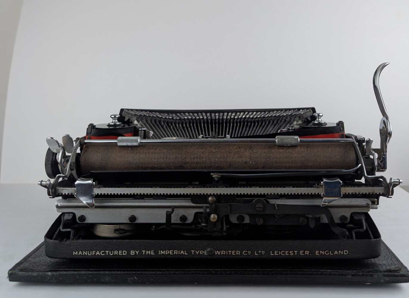 Imperial 'The Good Companion' Typewriter, made in England in the 1940s, fully functional, with new ribbon and original hard case - Image 14