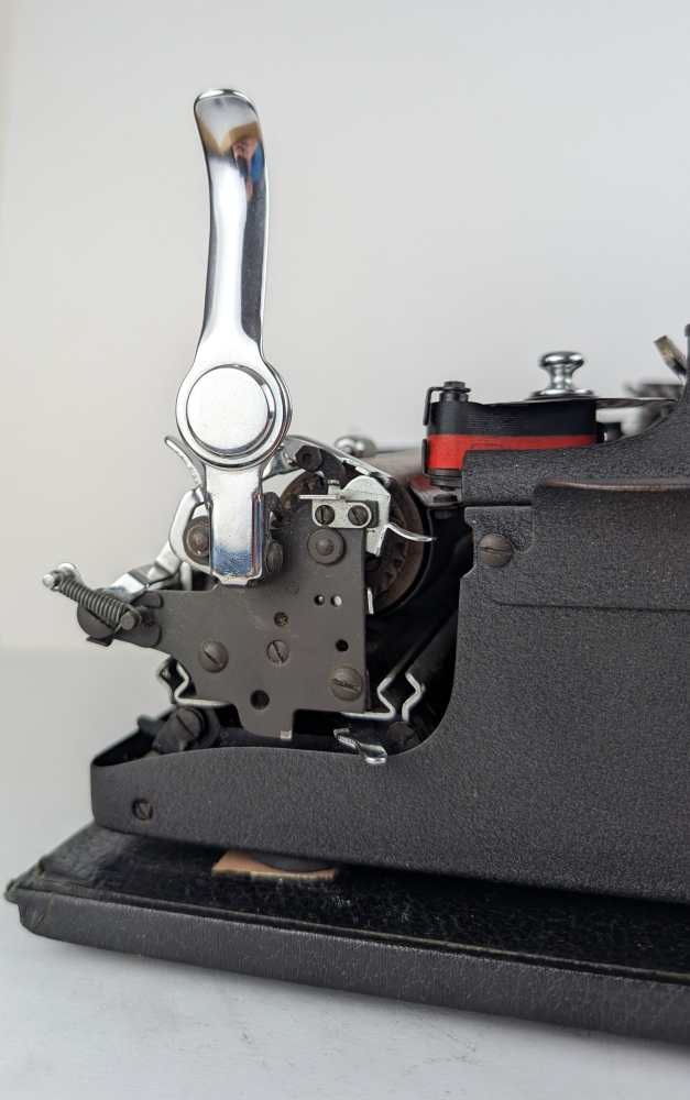 Imperial 'The Good Companion' Typewriter, made in England in the 1940s, fully functional, with new ribbon and original hard case - Image 10