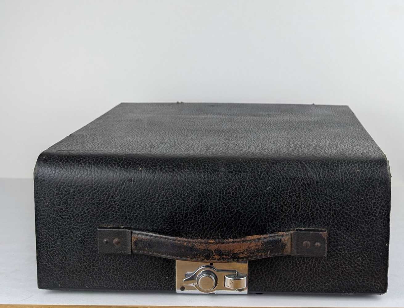 Imperial 'The Good Companion' Typewriter, made in England in the 1940s, fully functional, with new ribbon and original hard case - Image 15
