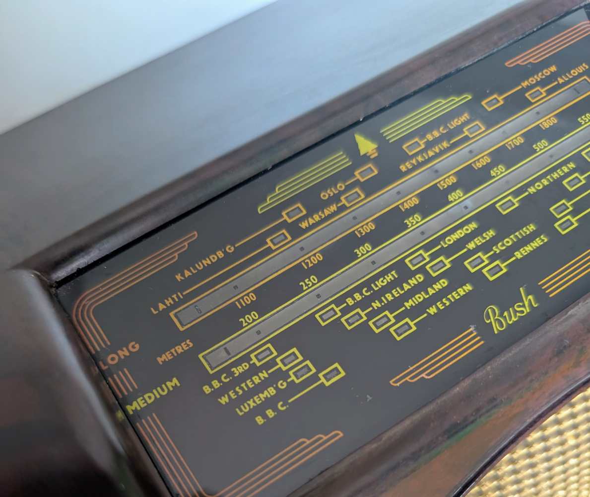 1950s British Bush DAC 90A Bakelite radio - Image 4