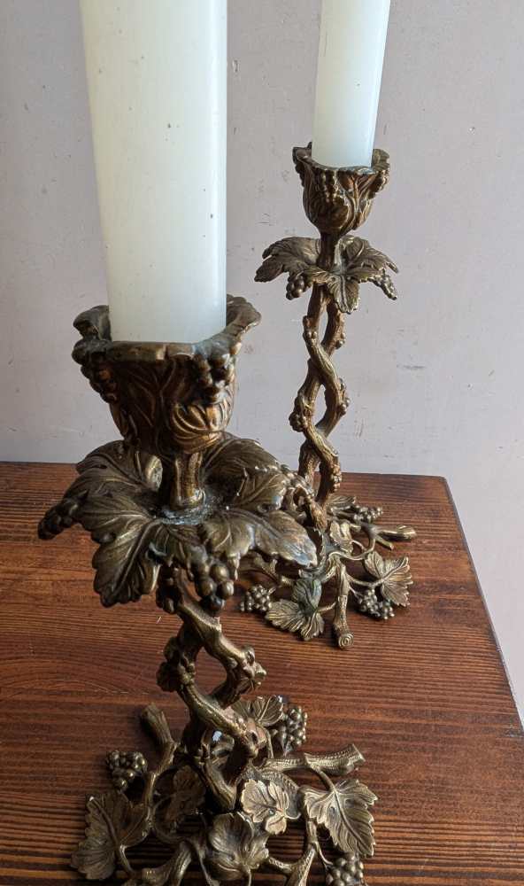 Antique pair of elaborate vine and leaf brass candlesticks - Image 4