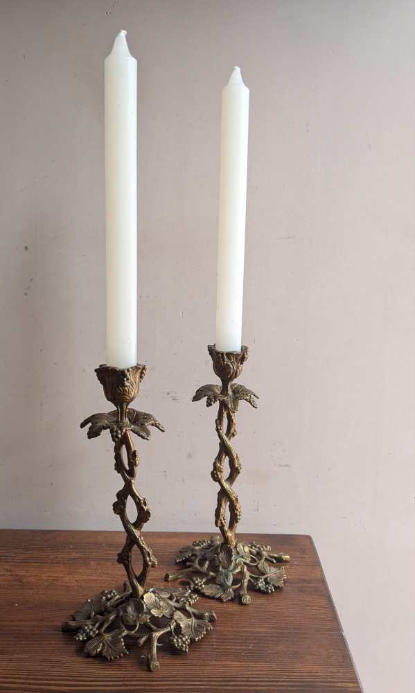 Antique pair of elaborate vine and leaf brass candlesticks - Image 10