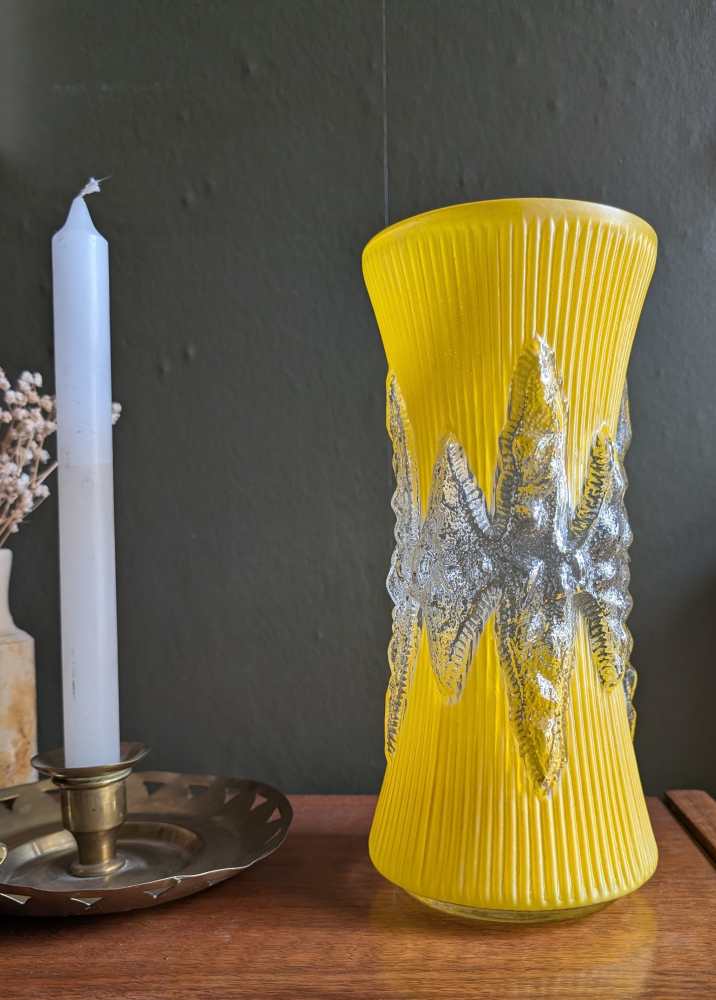 1950s icicle glass vase in yellow - Image 5