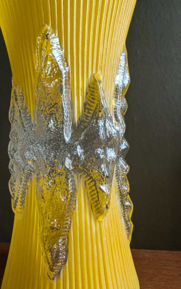 1950s icicle glass vase in yellow - Image 2