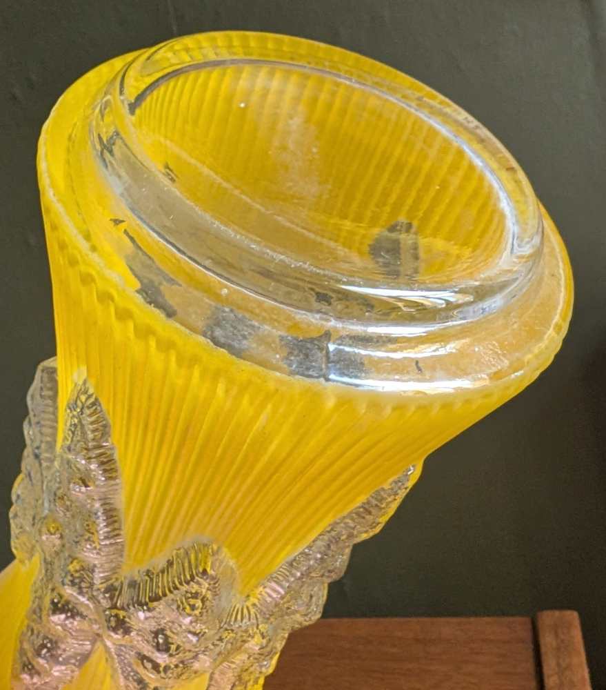 1950s icicle glass vase in yellow - Image 9