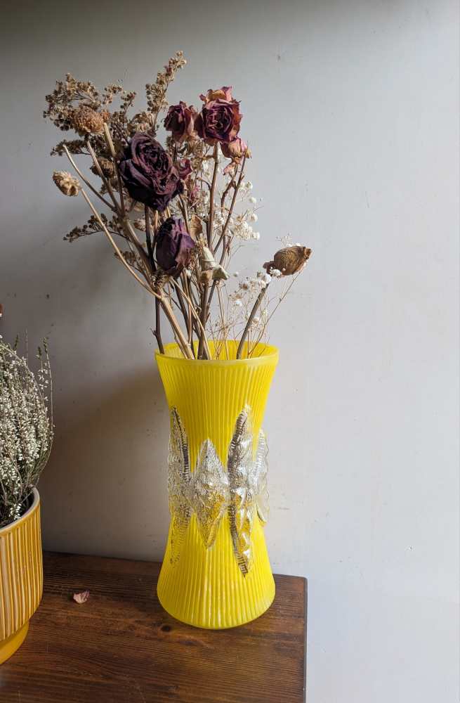 1950s icicle glass vase in yellow - Image 15