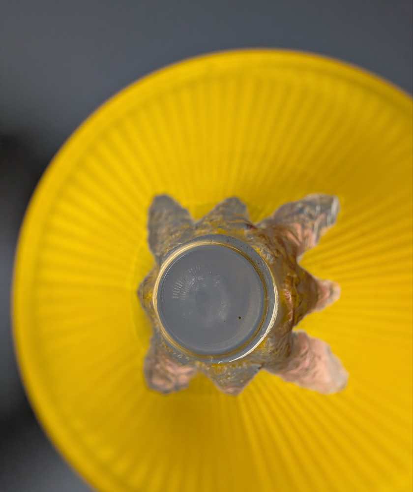 1950s icicle glass vase in yellow - Image 10
