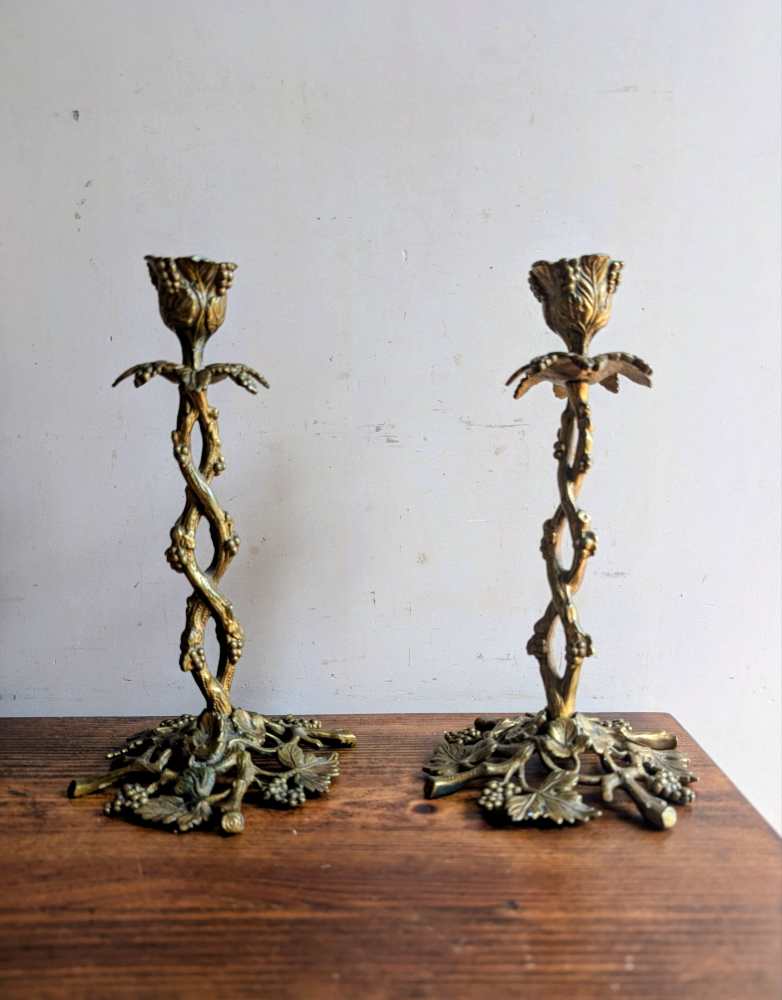 Antique pair of elaborate vine and leaf brass candlesticks - Image 5