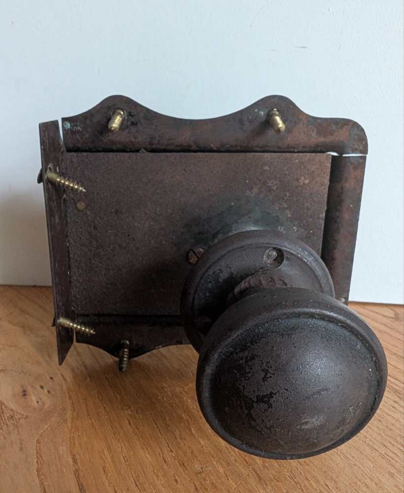 Vintage rim lock with pair of knobs and screws - Image 6
