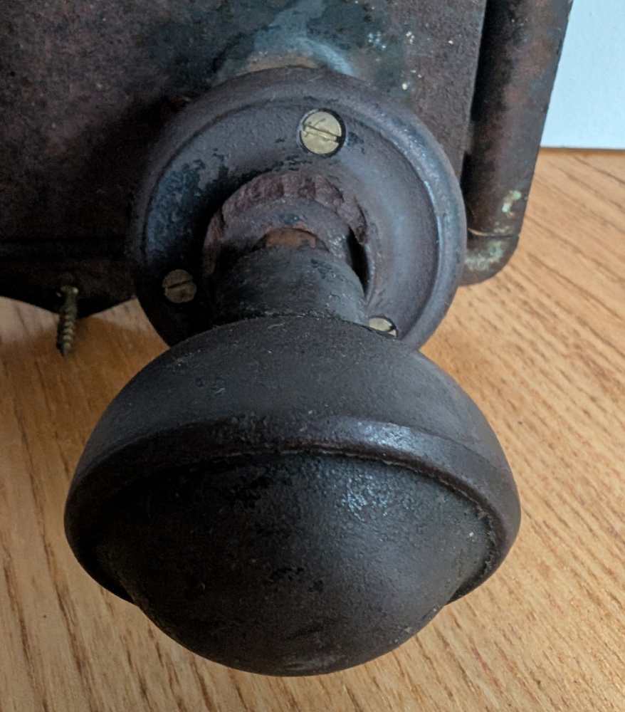 Vintage rim lock with pair of knobs and screws - Image 7