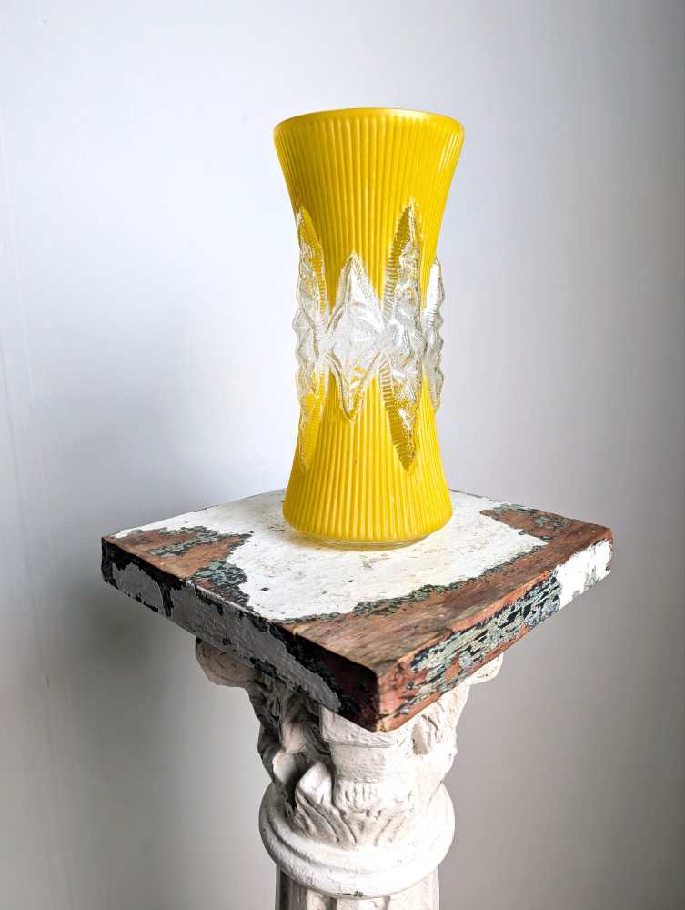 1950s icicle glass vase in yellow - Image 14