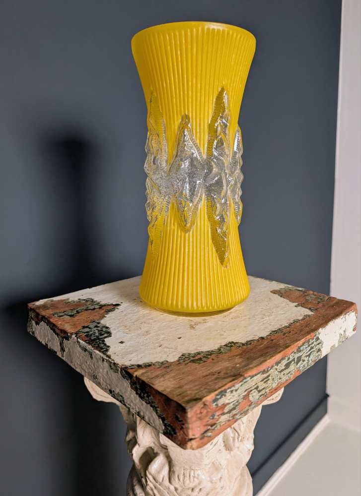 1950s icicle glass vase in yellow - Image 3