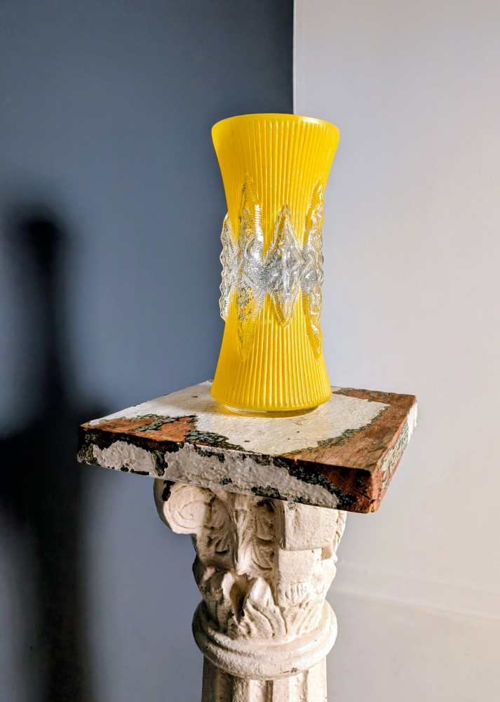 1950s icicle glass vase in yellow - Image 12