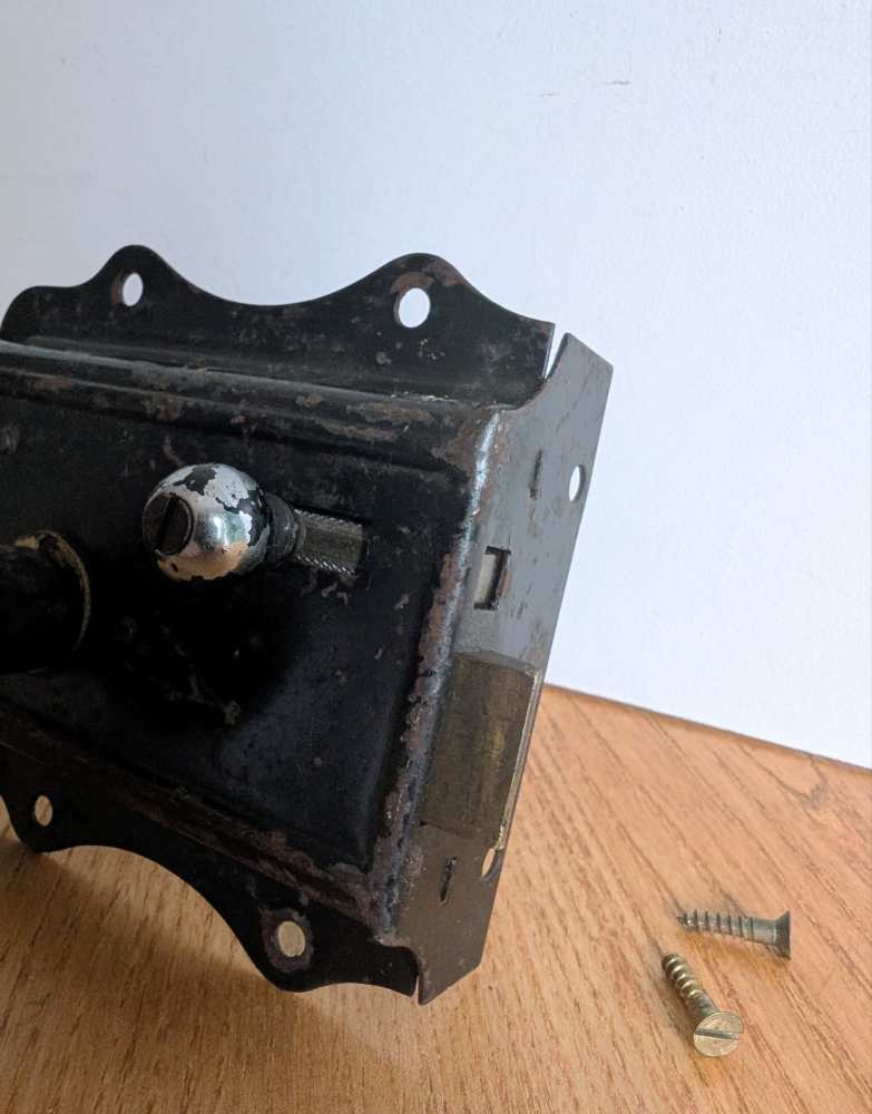 Vintage rim lock with pair of knobs and screws - Image 2