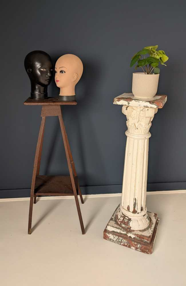 Pair of black and white mannequin heads - Image 4