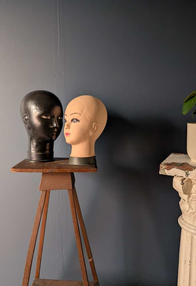 Pair of black and white mannequin heads - Image 8