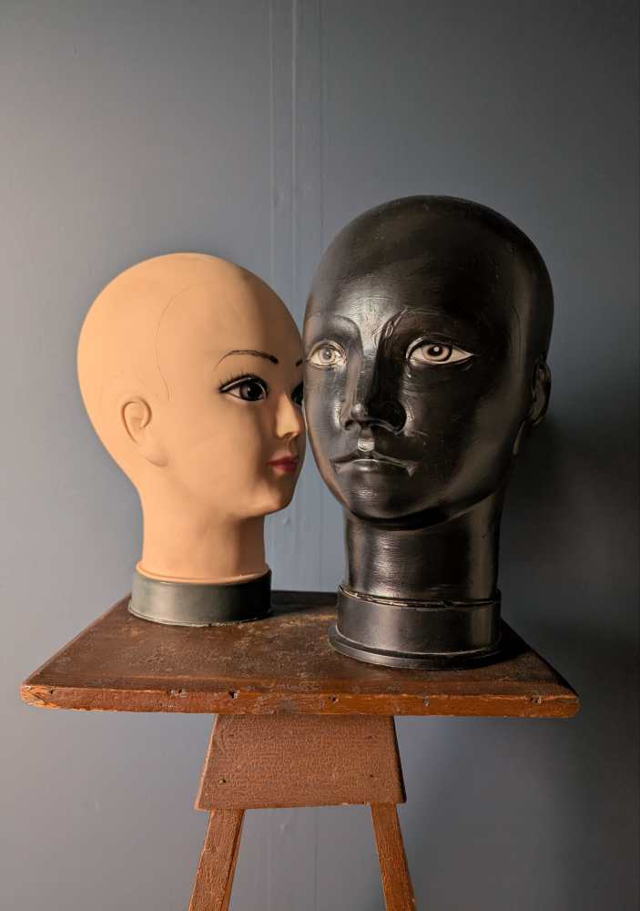 Pair of black and white mannequin heads - Image 3