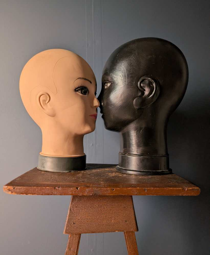 Pair of black and white mannequin heads - Image 12