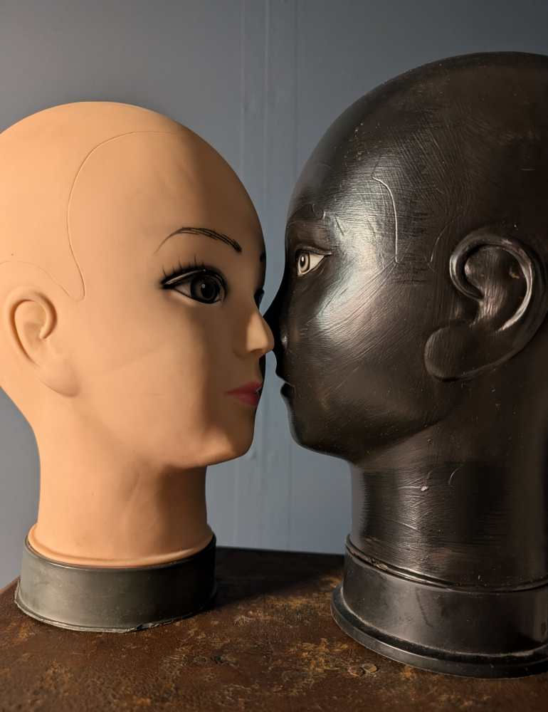 Pair of black and white mannequin heads - Image 6