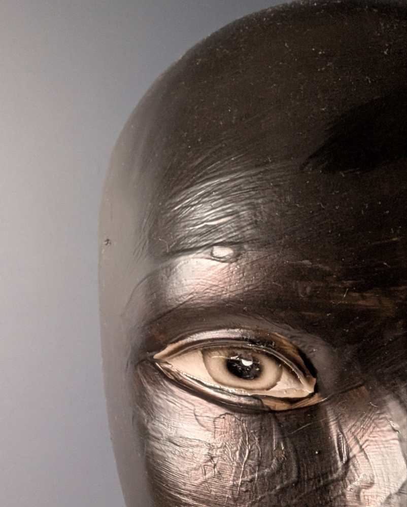 Pair of black and white mannequin heads - Image 18