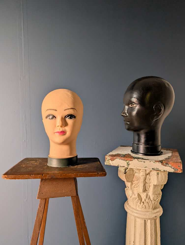 Pair of black and white mannequin heads - Image 5