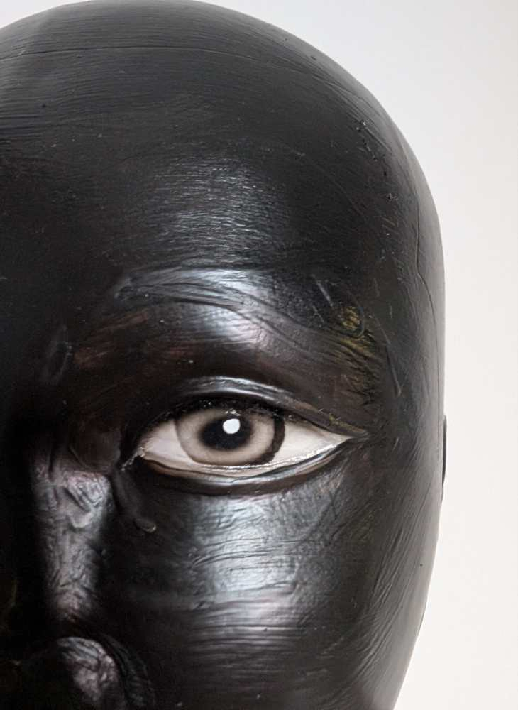 Pair of black and white mannequin heads - Image 13