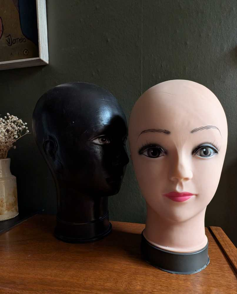 Pair of black and white mannequin heads - Image 9